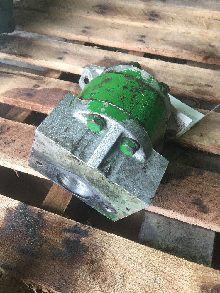 Deere 8760 Charge Pump