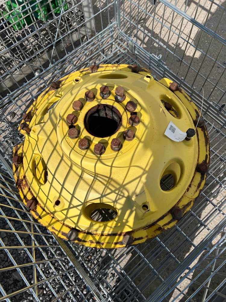 Deere 9530 Cast Wheel With Wedges