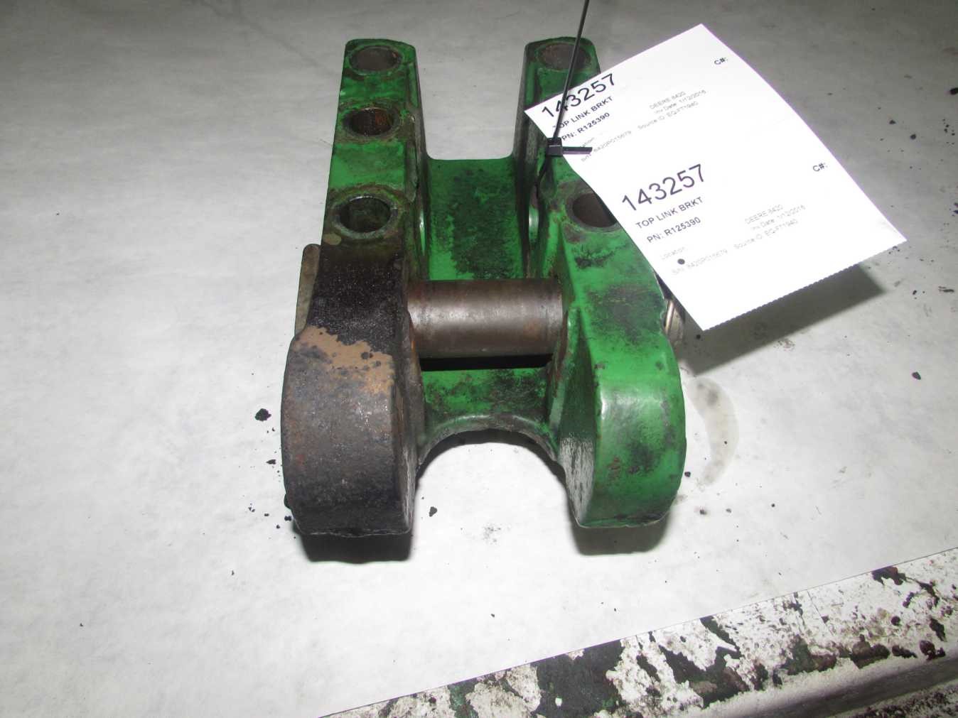 Deere 8420 Top Link Brkt