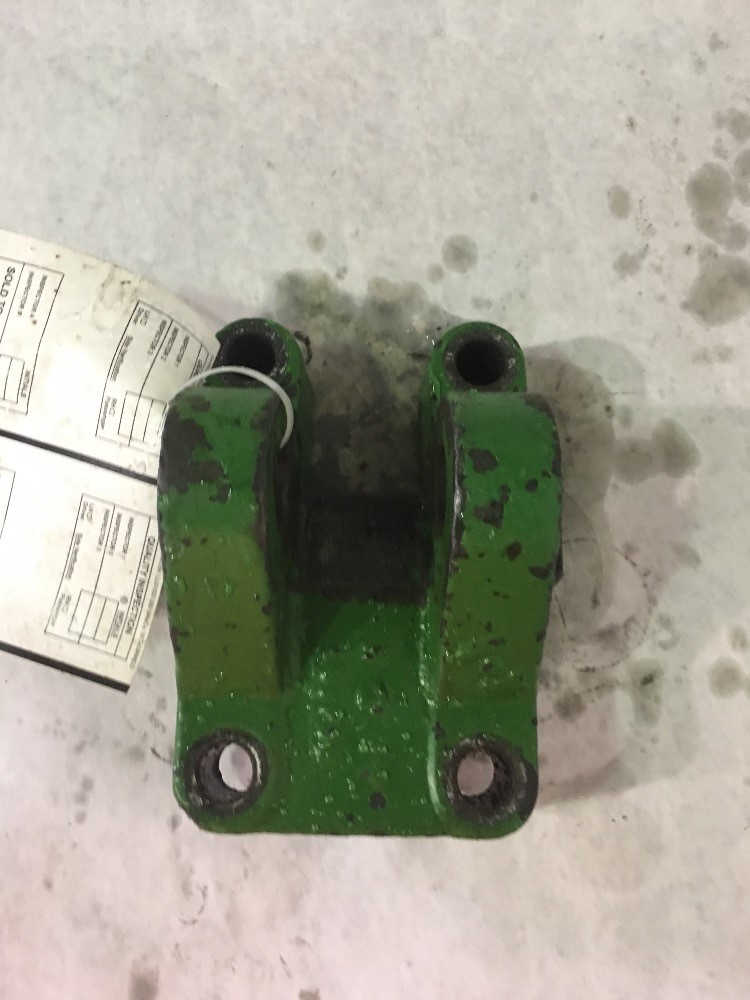 Deere 4755 Top Link Brkt