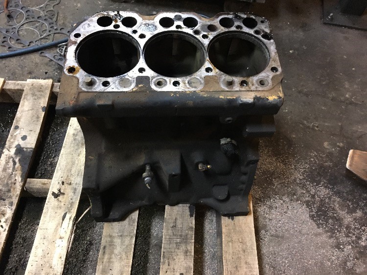 Deere 5400 Cylinder Block