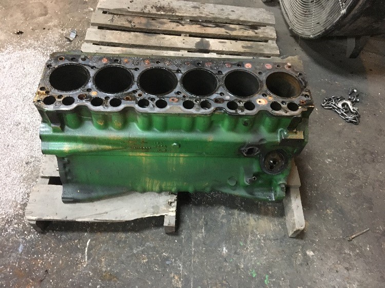 Deere 2940 Cylinder Block