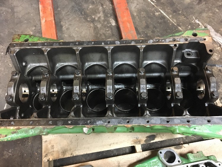 Deere 2955 Cylinder Block