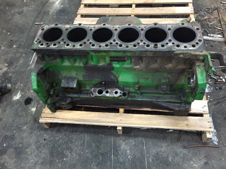 Deere 4430 Cylinder Block